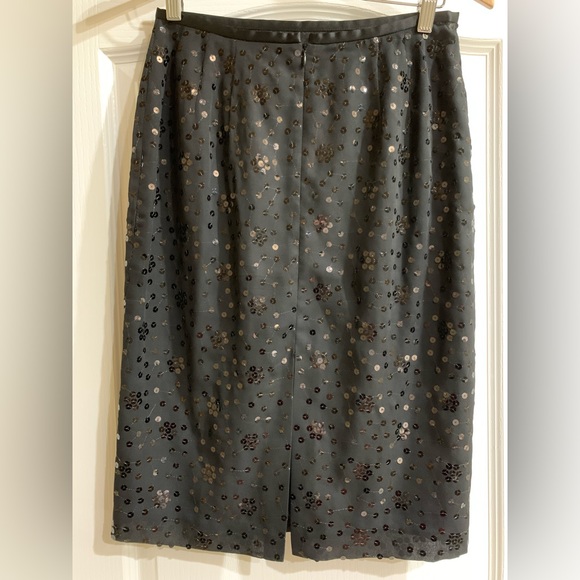 Beautiful Ann Taylor Loft black sequined skirt - Picture 2 of 3